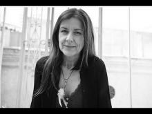 La cantautora, poeta y artista plástica, Cristina Narea. Imágen extraída de Casa América.(www.youtube.com/watch?v=DApL714b8uQ)